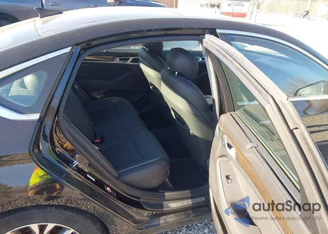 2015 Hyundai Genesis 3.8 из США, поврежденный, VIN KMHGN4JE2FU017400